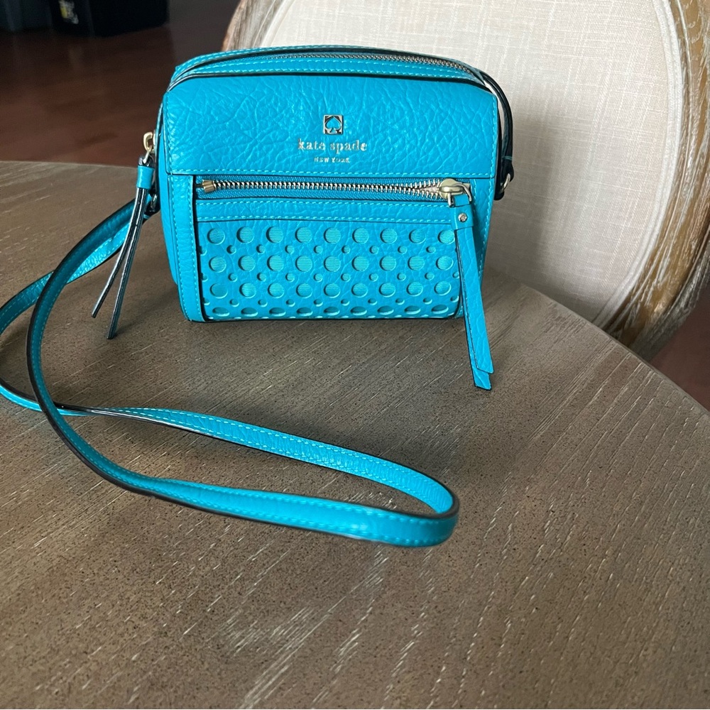 Kate Spade Perri Lane Bubbles Perforated Leather LooLoo Crossbody Bag Purse‎